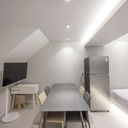 Guesthouse Dear Moon Busan Exterior photo