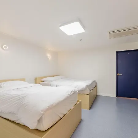 Guesthouse Dear Moon Busan Exterior photo