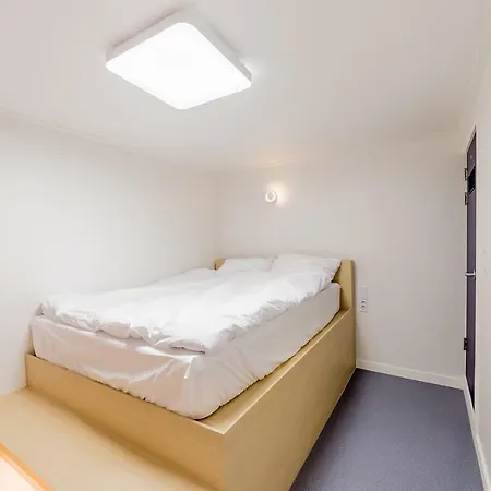 Guesthouse Dear Moon Busan Exterior photo